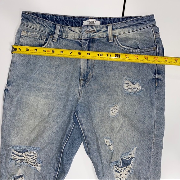 FOREVER 21 BOYFRIEND DEMIN RIPPED CAPRI JEANS - Picture 8 of 9